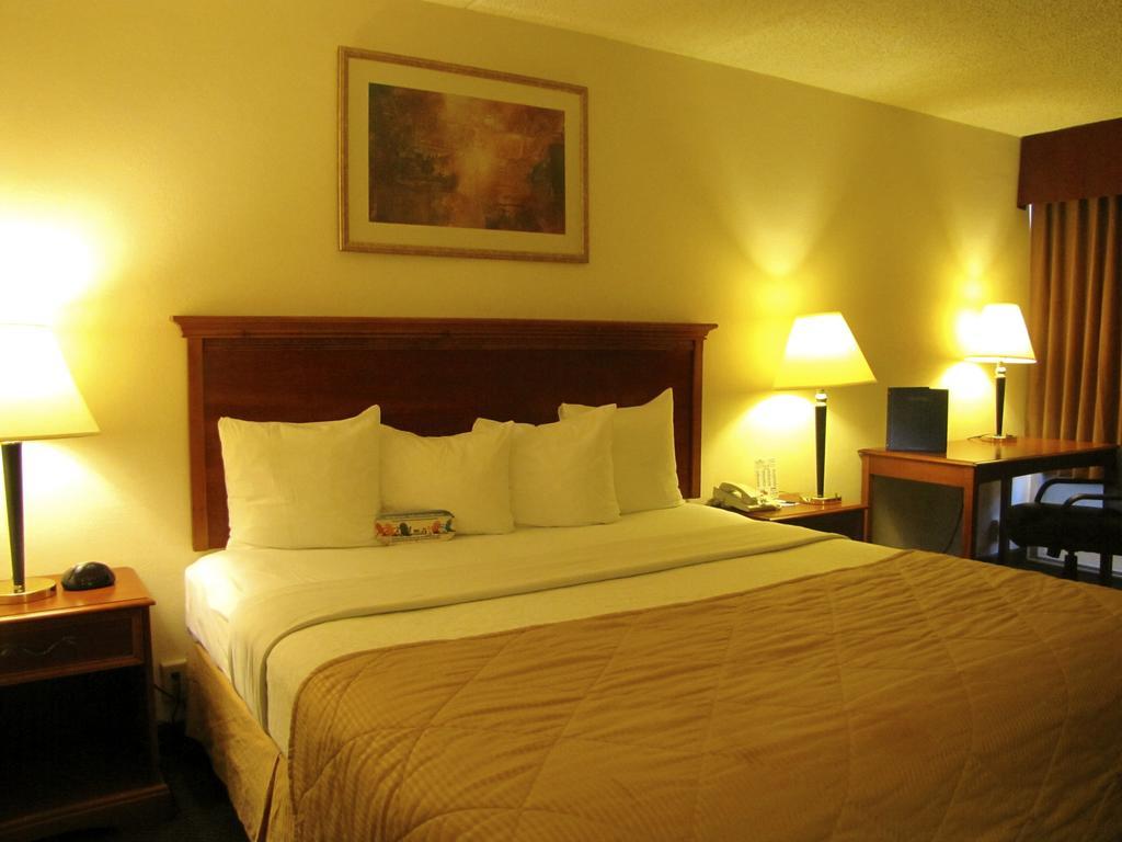Baymont Inn & Suites Clearwater Szoba fotó